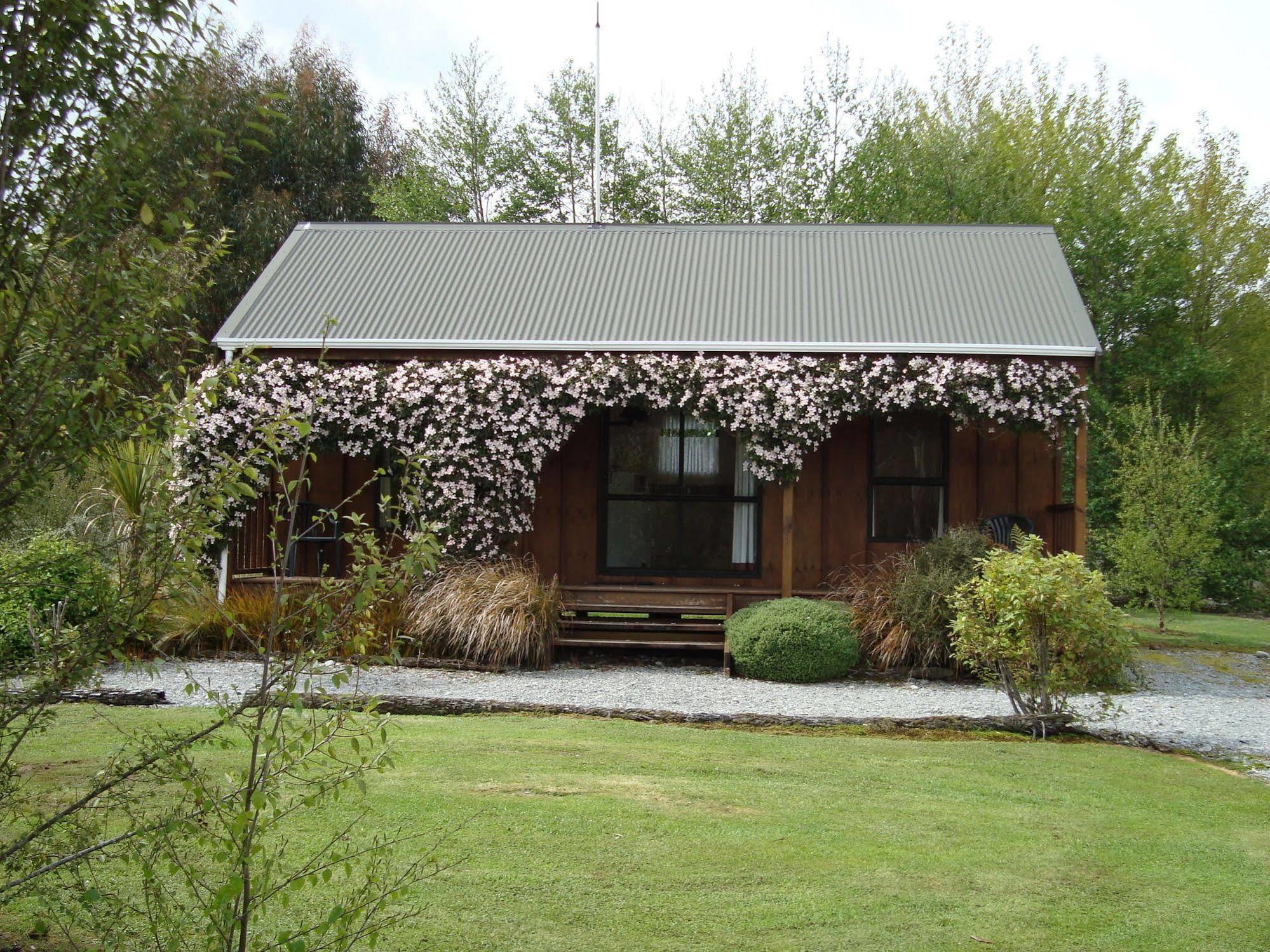 Lake Brunner Country Motel & Holiday Park Moana Esterno foto