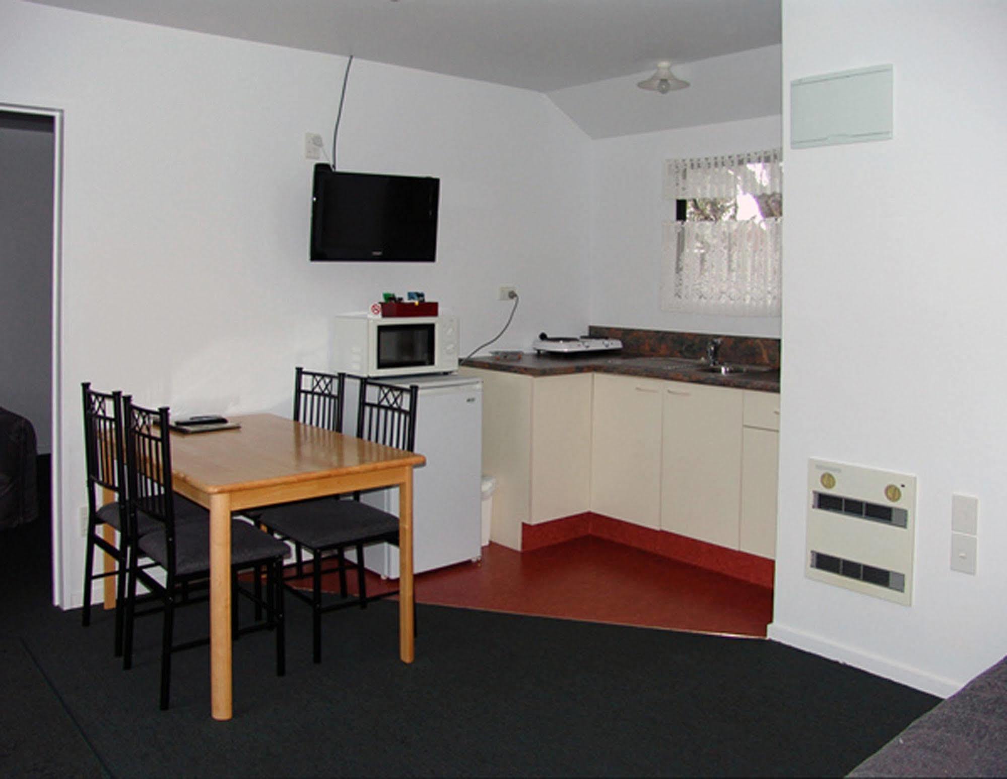 Lake Brunner Country Motel & Holiday Park Moana Esterno foto