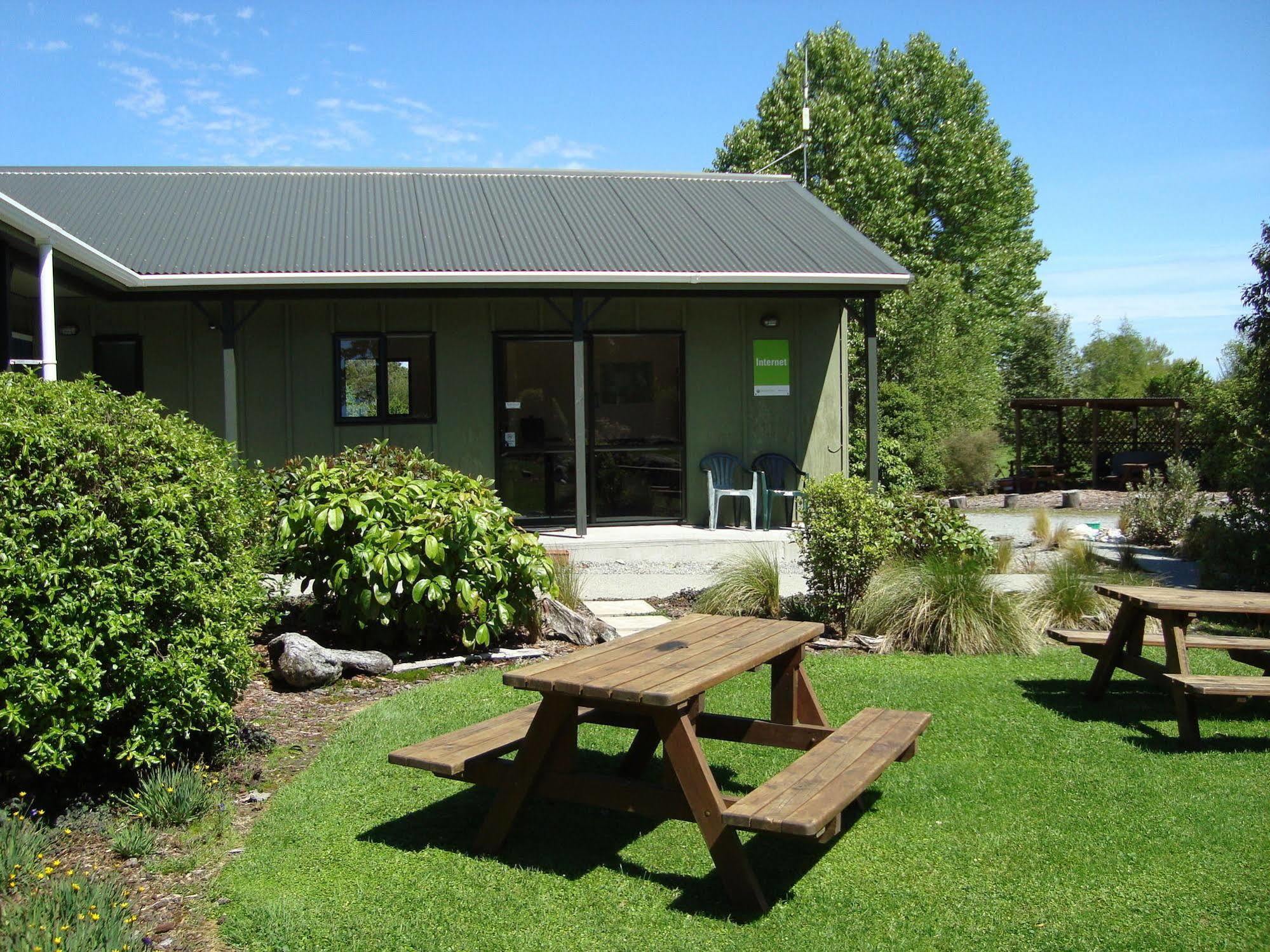 Lake Brunner Country Motel & Holiday Park Moana Esterno foto