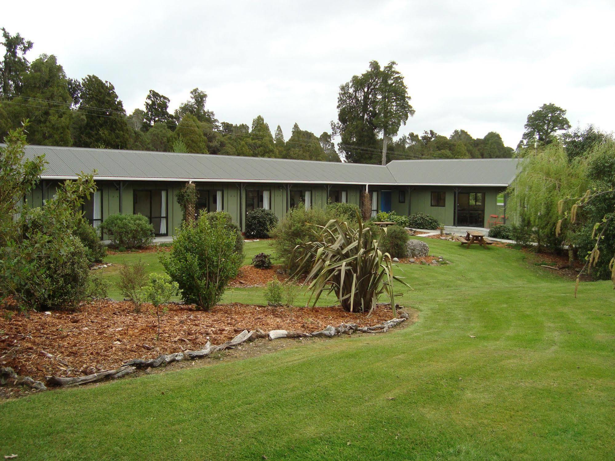 Lake Brunner Country Motel & Holiday Park Moana Esterno foto