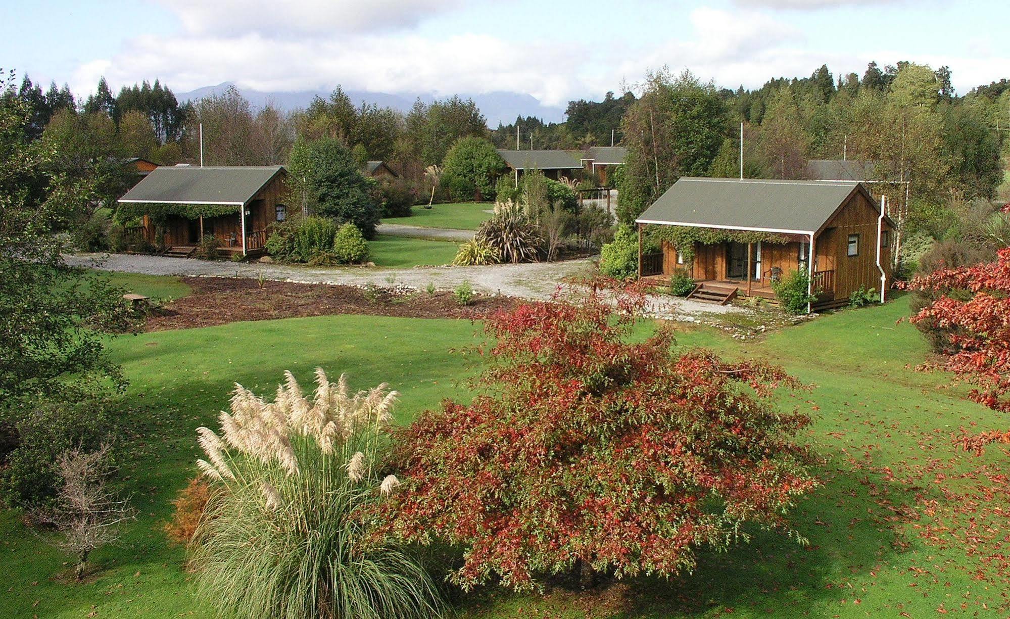 Lake Brunner Country Motel & Holiday Park Moana Esterno foto